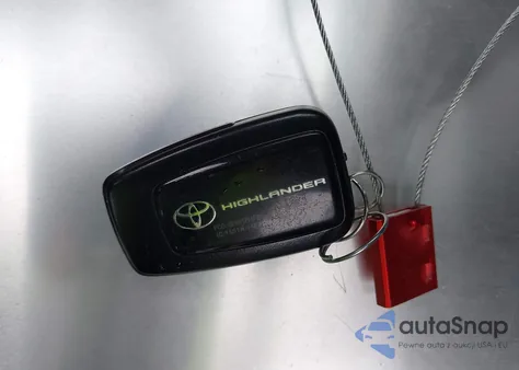 2021 Toyota Highlander L z USA, uszkodzony, nr VIN 5TDCZRBHXMS530800